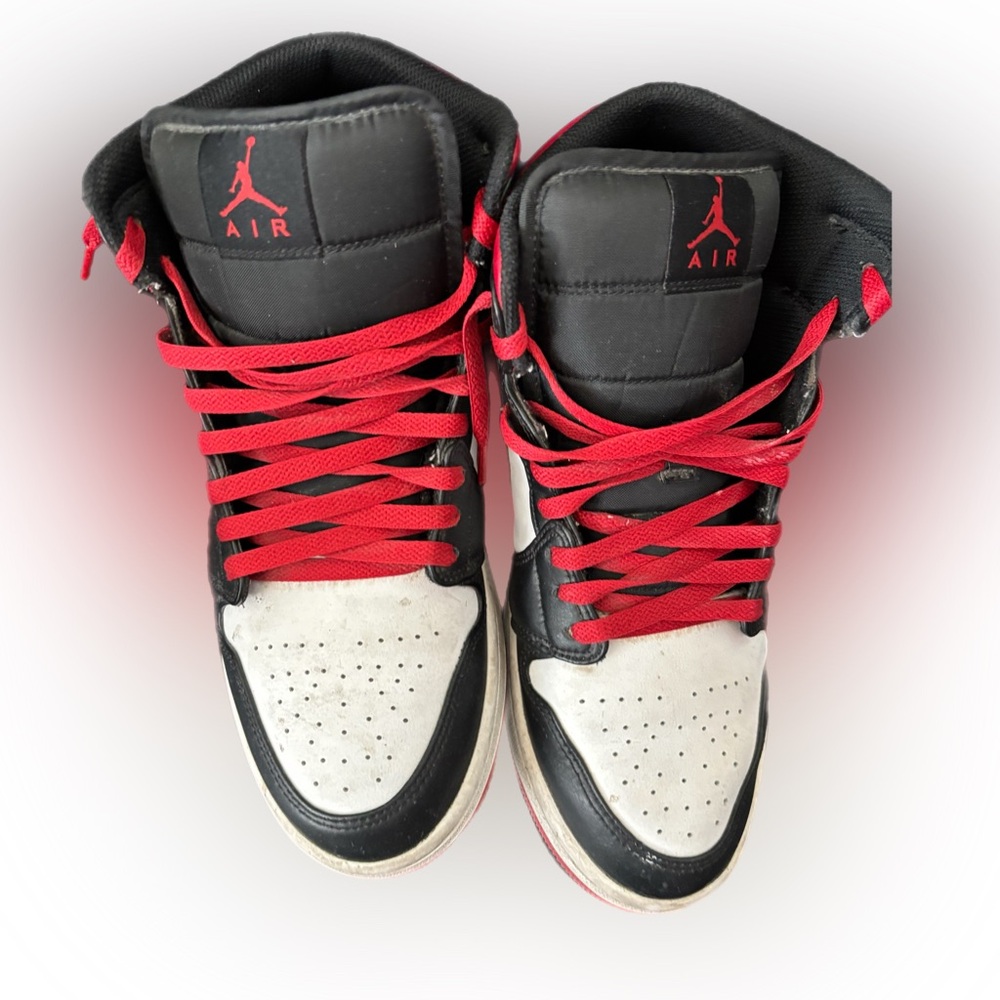 Air Jordan 1 Mid 'Gym Red Black Toe'